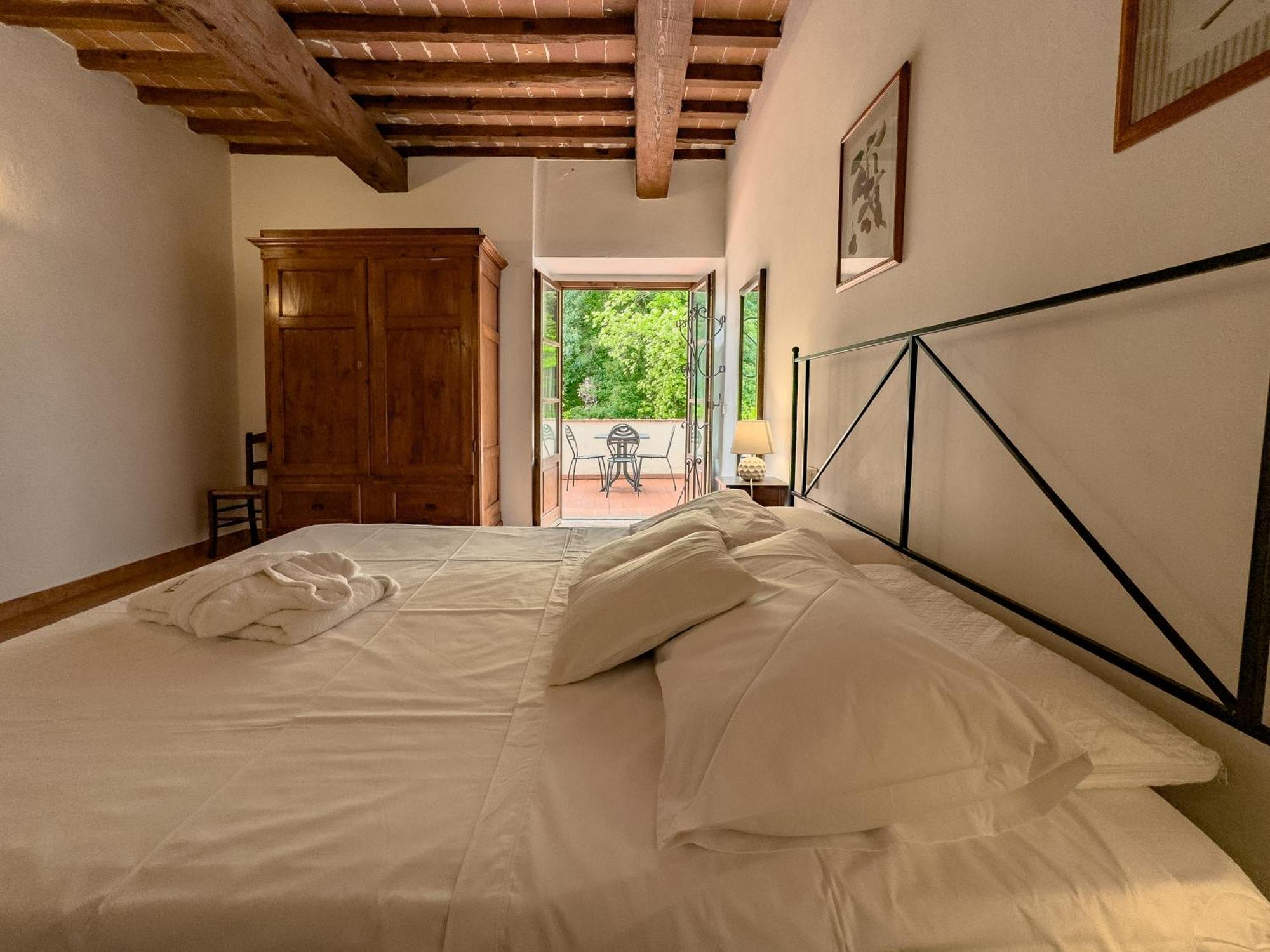 La Ferriera Exclusive Resort - Pool & Waterfall Loro Ciuffenna Ngoại thất bức ảnh