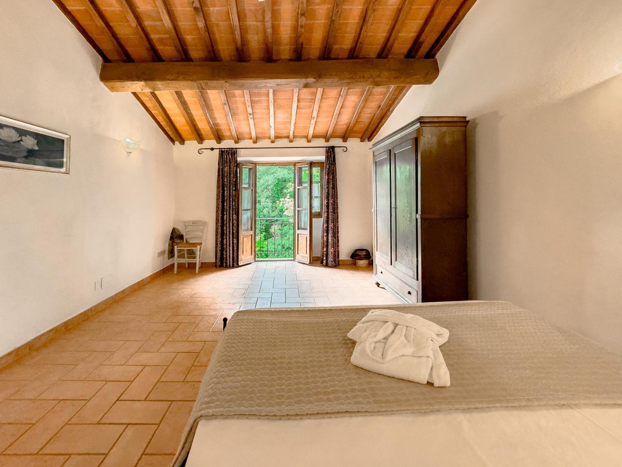 La Ferriera Exclusive Resort - Pool & Waterfall Loro Ciuffenna Ngoại thất bức ảnh