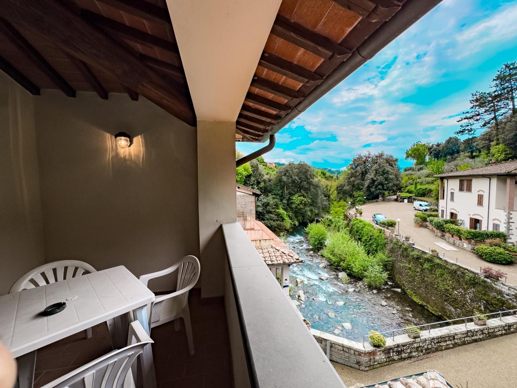 La Ferriera Exclusive Resort - Pool & Waterfall Loro Ciuffenna Ngoại thất bức ảnh