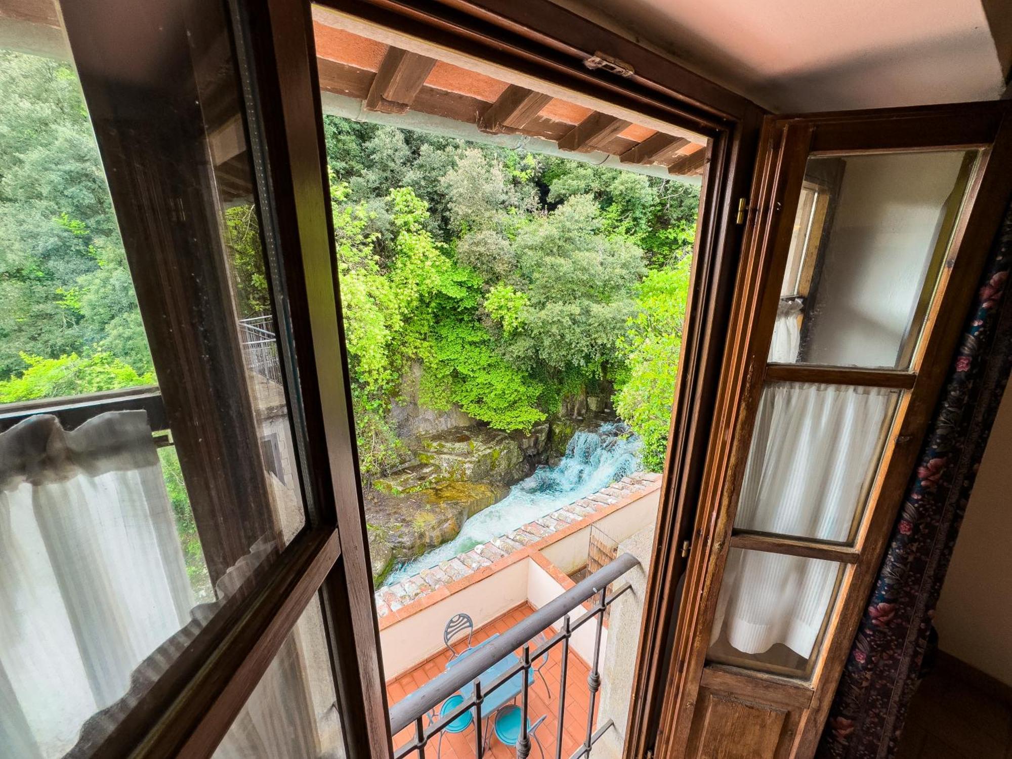 La Ferriera Exclusive Resort - Pool & Waterfall Loro Ciuffenna Ngoại thất bức ảnh