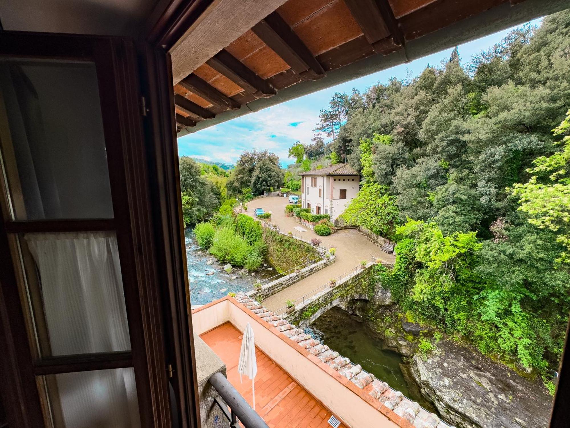 La Ferriera Exclusive Resort - Pool & Waterfall Loro Ciuffenna Ngoại thất bức ảnh