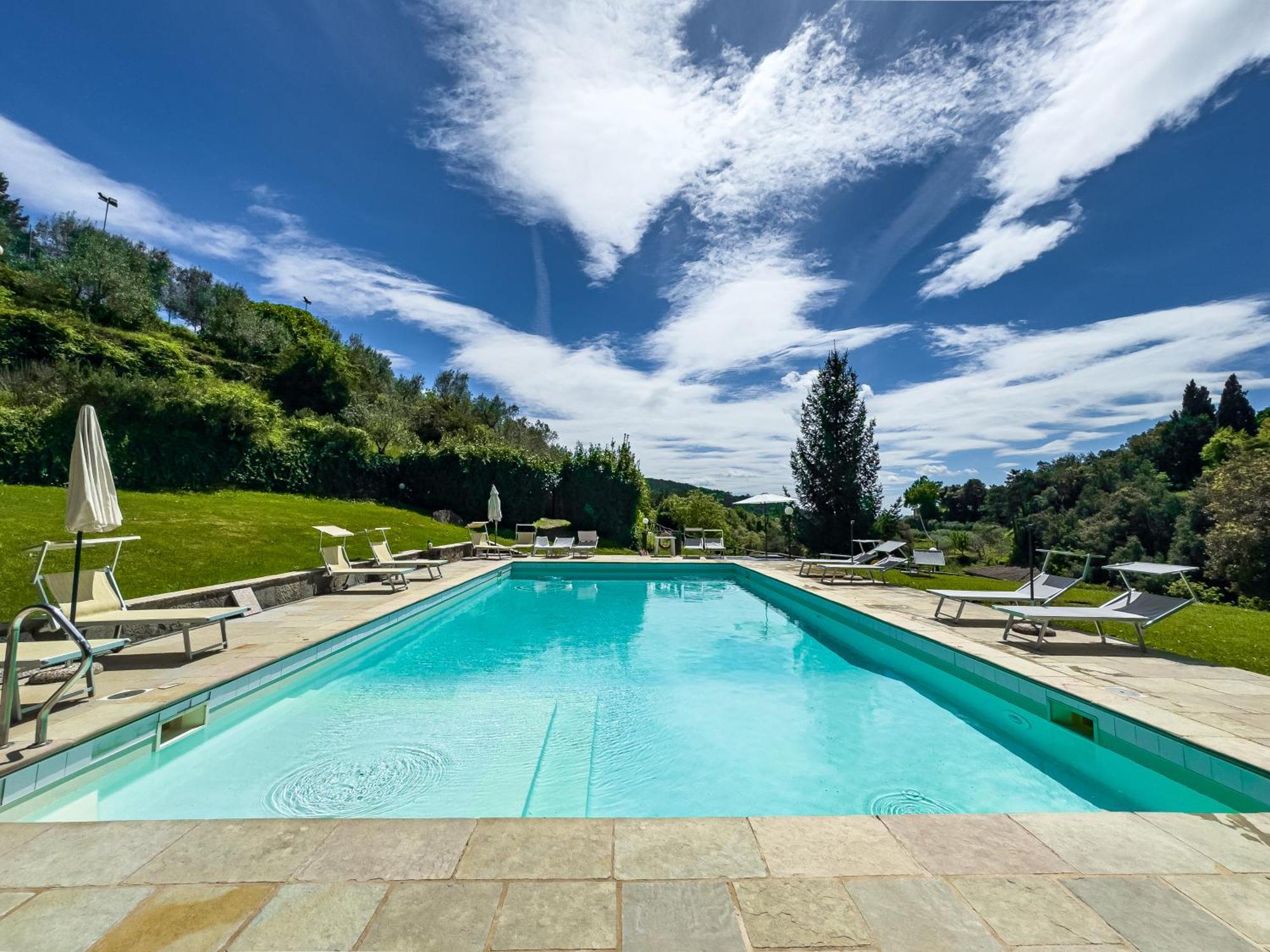 La Ferriera Exclusive Resort - Pool & Waterfall Loro Ciuffenna Ngoại thất bức ảnh