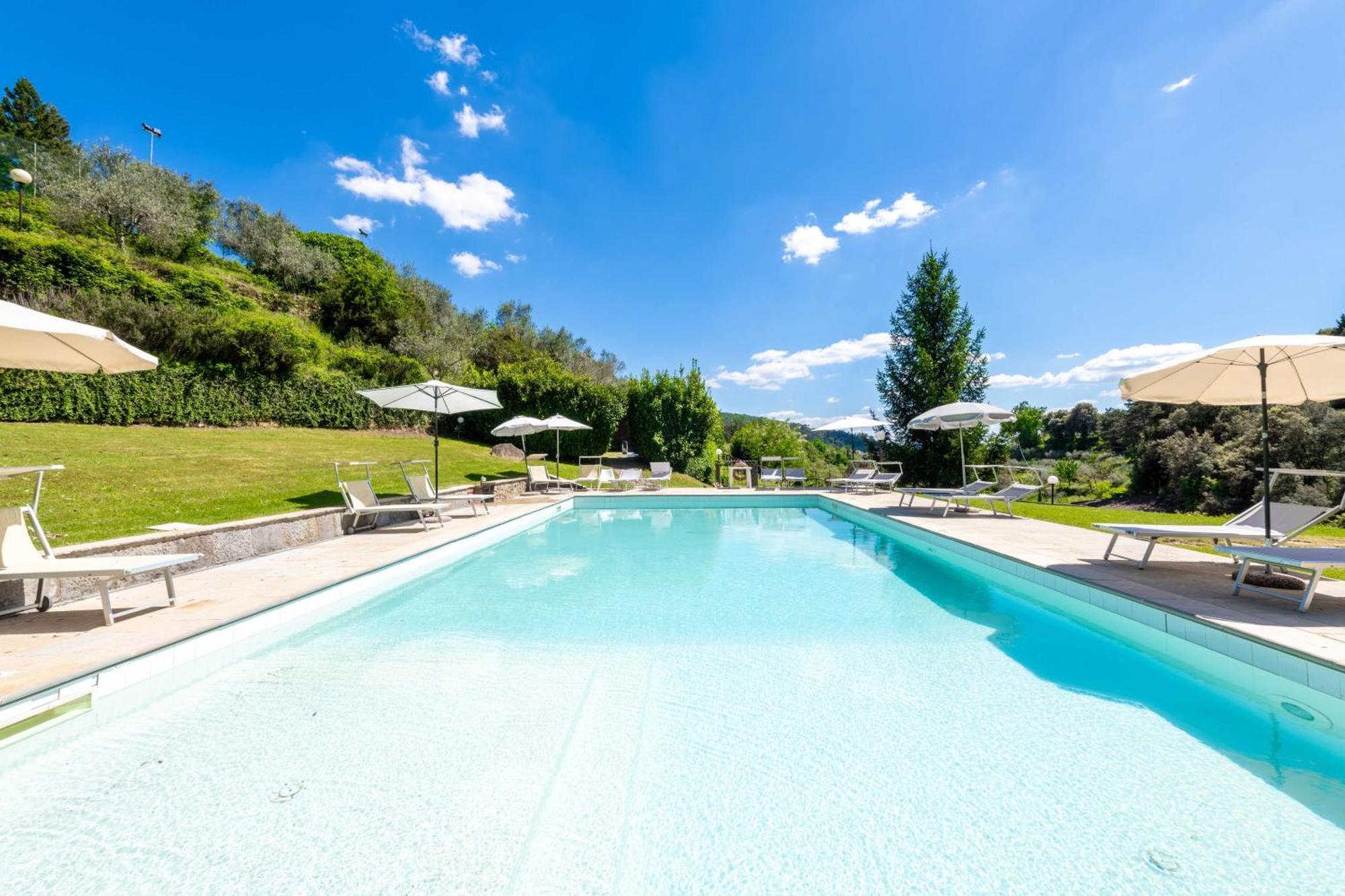 La Ferriera Exclusive Resort - Pool & Waterfall Loro Ciuffenna Ngoại thất bức ảnh