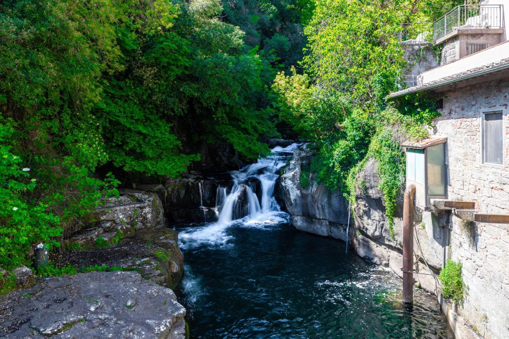 La Ferriera Exclusive Resort - Pool & Waterfall Loro Ciuffenna Ngoại thất bức ảnh