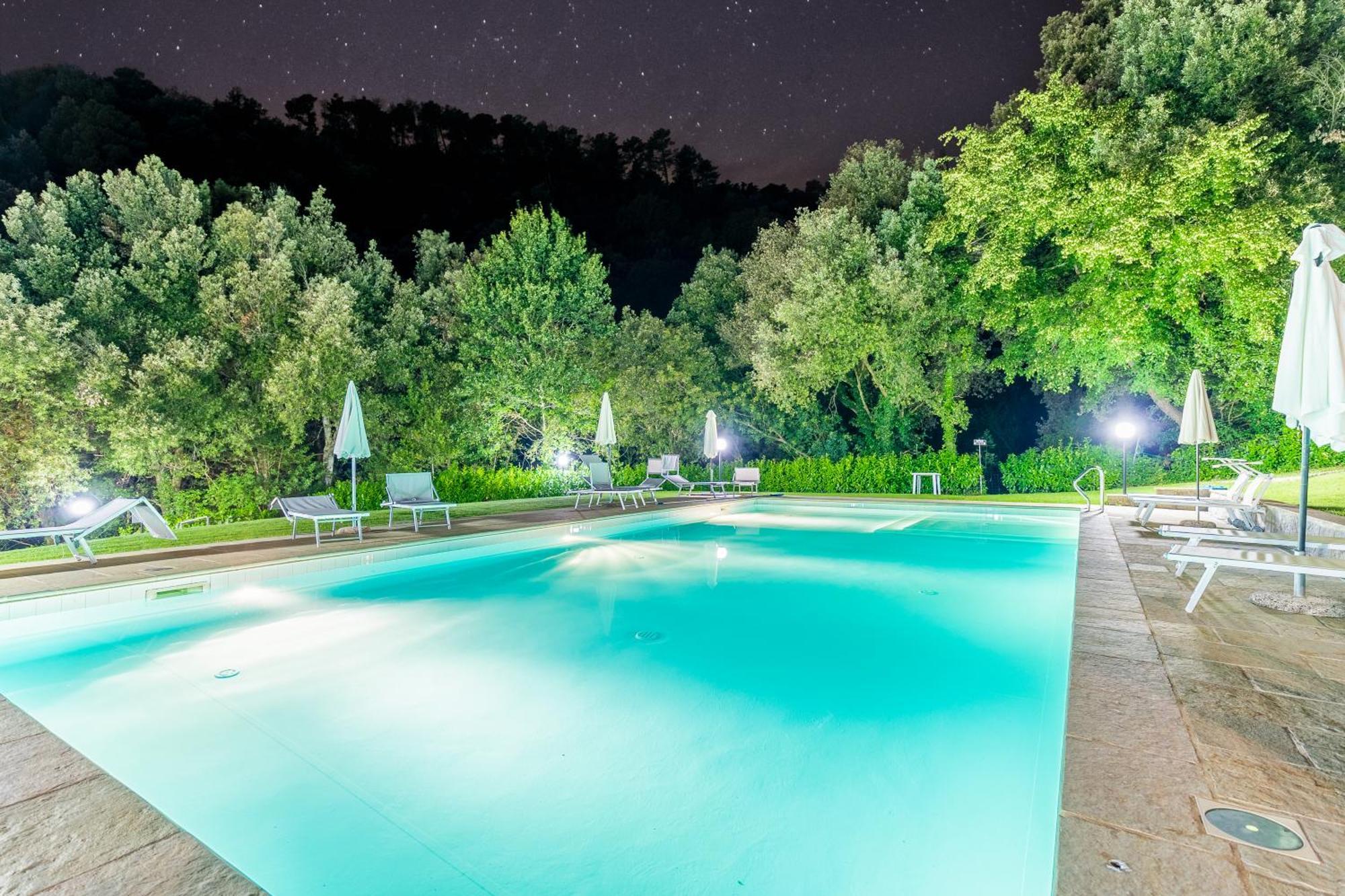 La Ferriera Exclusive Resort - Pool & Waterfall Loro Ciuffenna Ngoại thất bức ảnh